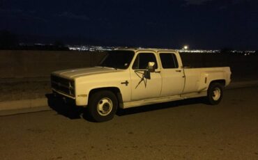 Chevy-c30-1984-white-2