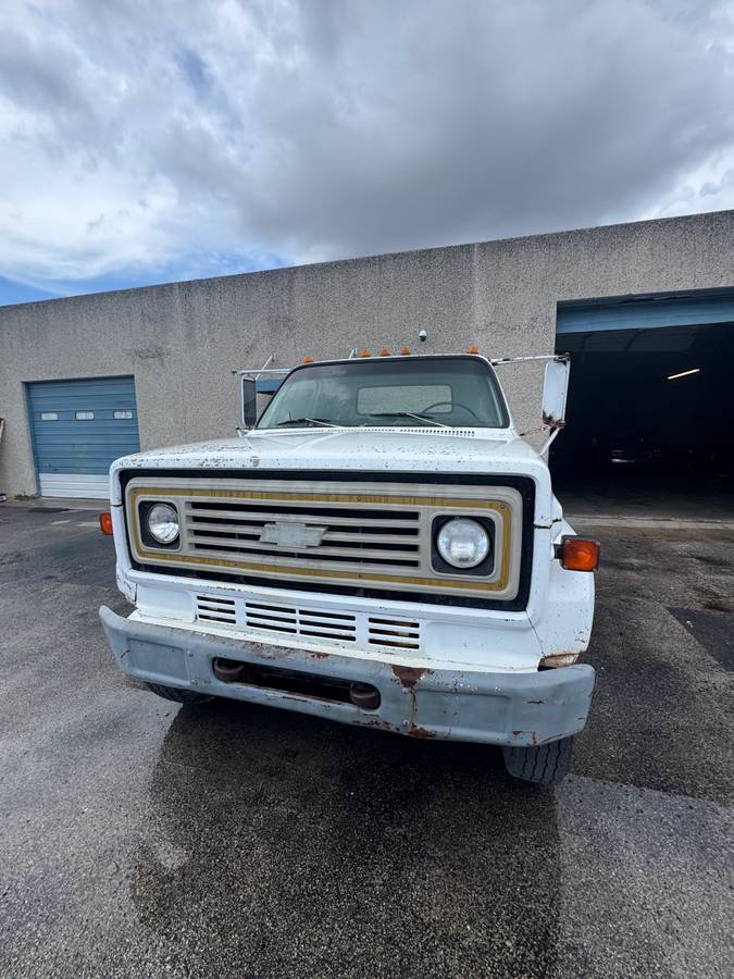 Chevy-c70-1982-white-12