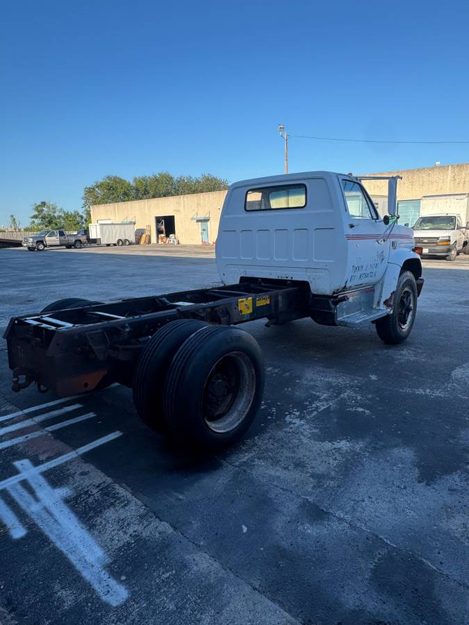 Chevy-c70-1982-white-21