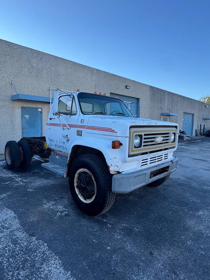 Chevy-c70-1982-white