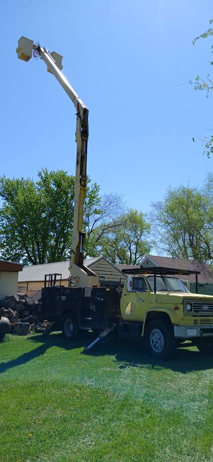 Chevy-c70-bucket-truck-1983-yellow-1