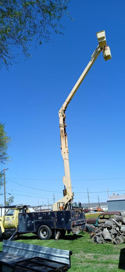 Chevy-c70-bucket-truck-1983-yellow-3