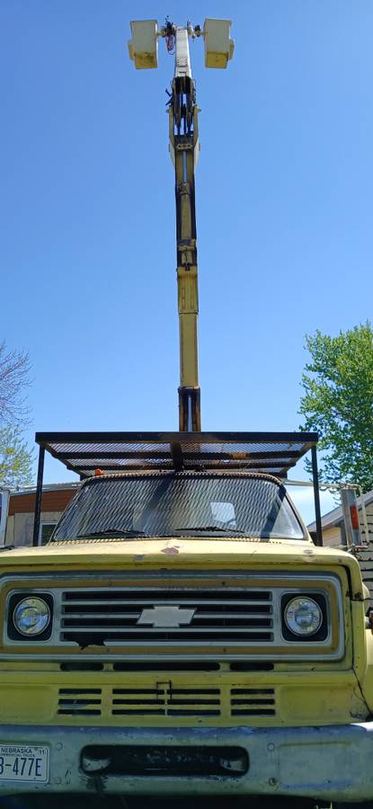 Chevy-c70-bucket-truck-1983-yellow