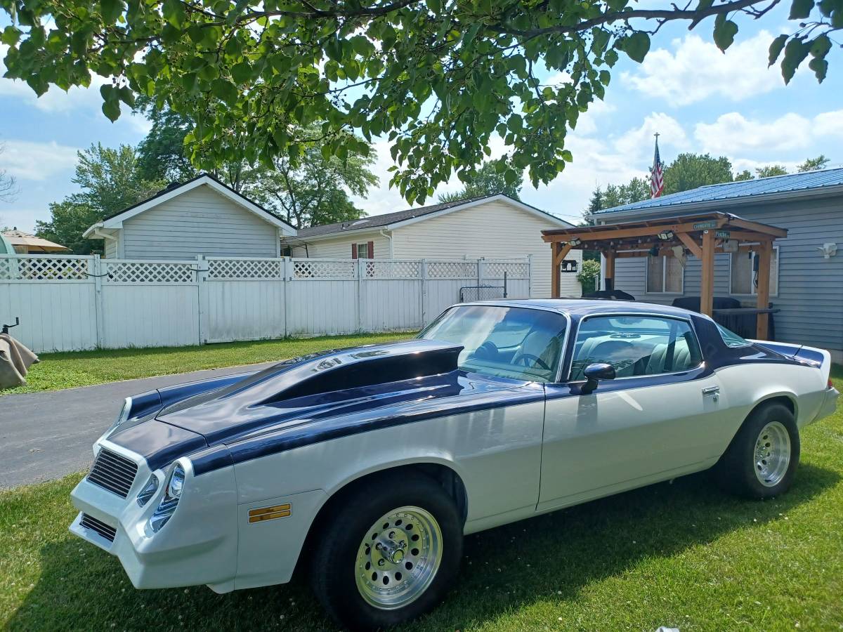 Chevy-camaro-1981-white-2