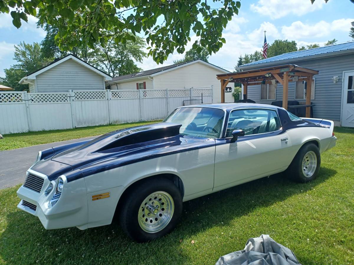 Chevy-camaro-1981-white-3