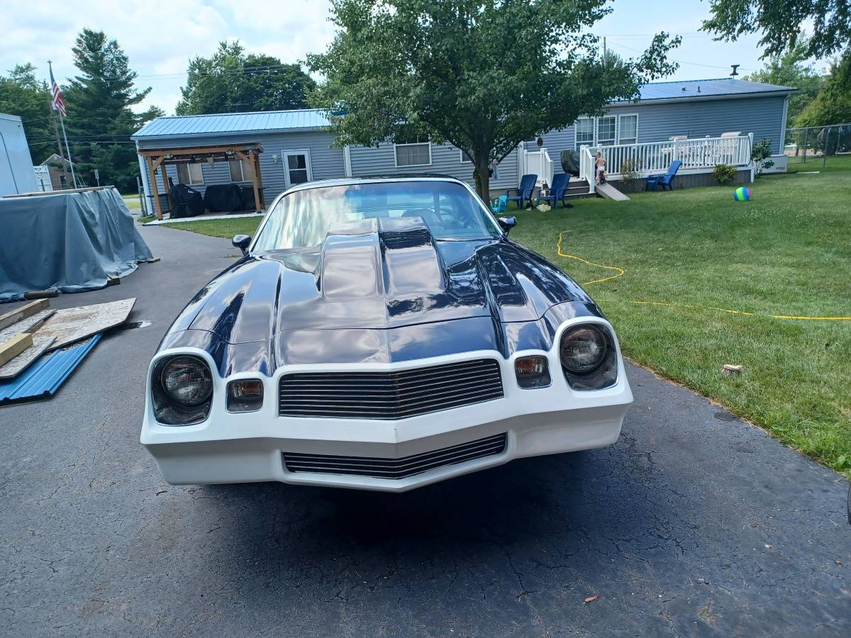 Chevy-camaro-1981-white-6