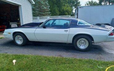 Chevy-camaro-1981-white-8