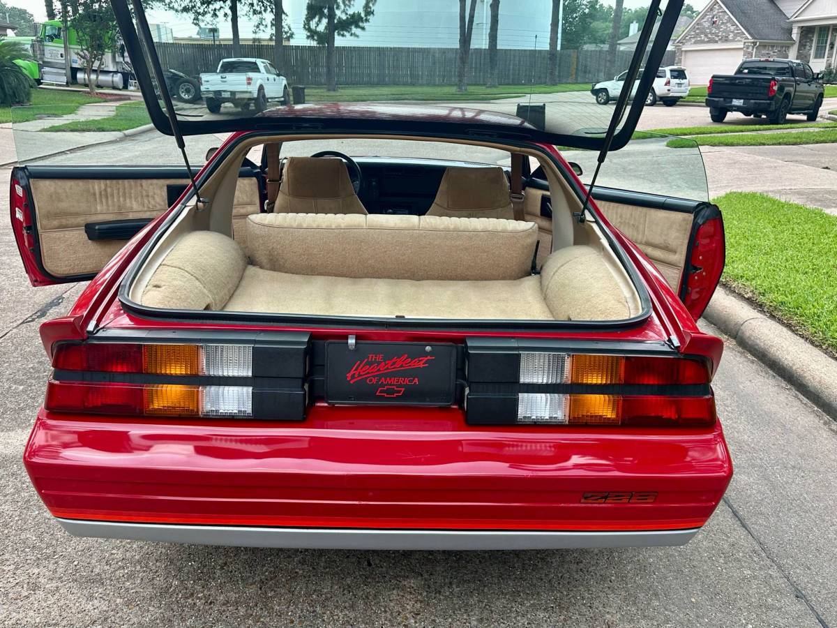 Chevy-camaro-1982-red-2
