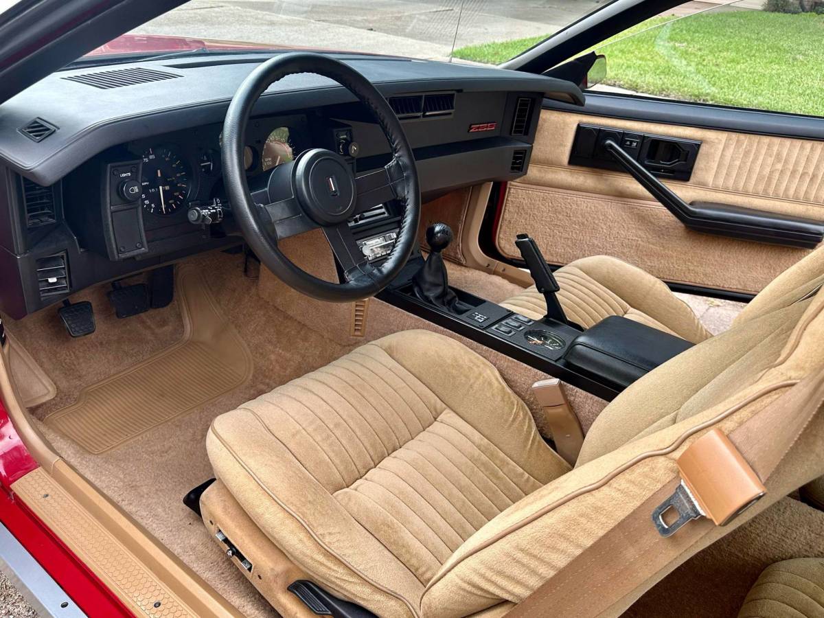 Chevy-camaro-1982-red-7