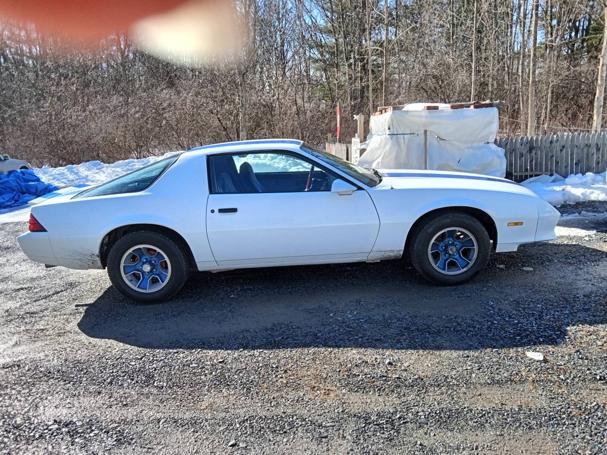 Chevy-camaro-1983-white-1