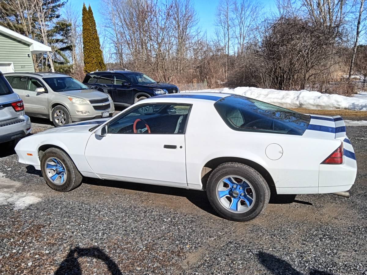 Chevy-camaro-1983-white-3