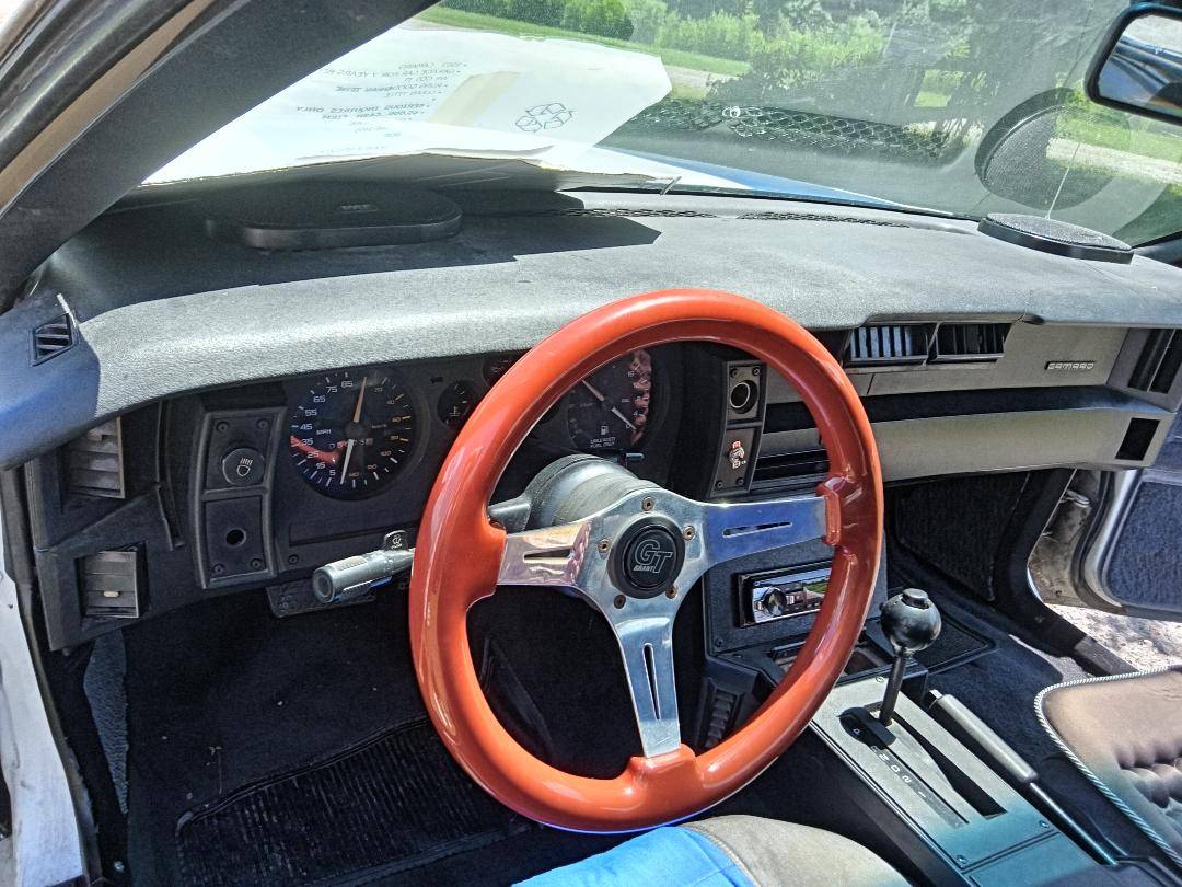 Chevy-camaro-1983-white-5