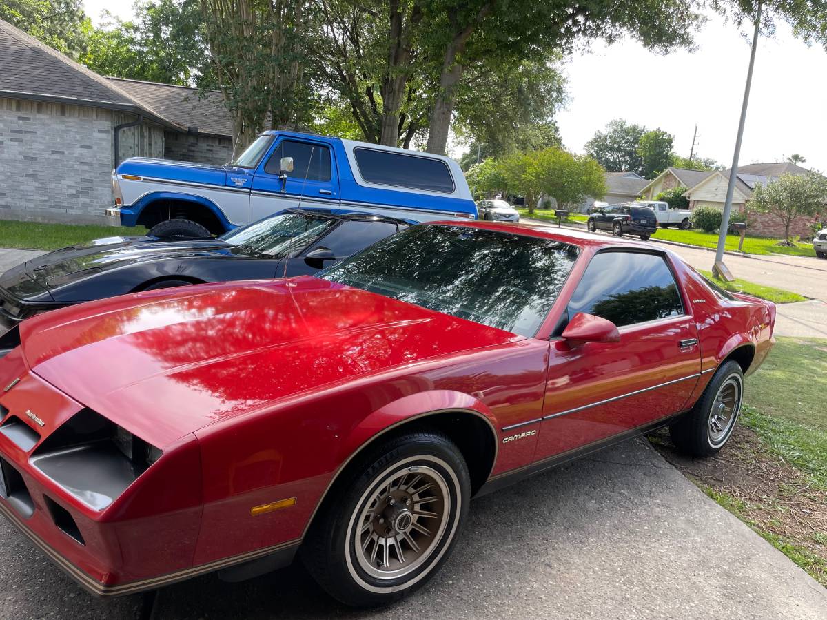 Chevy-camaro-1984-red-10