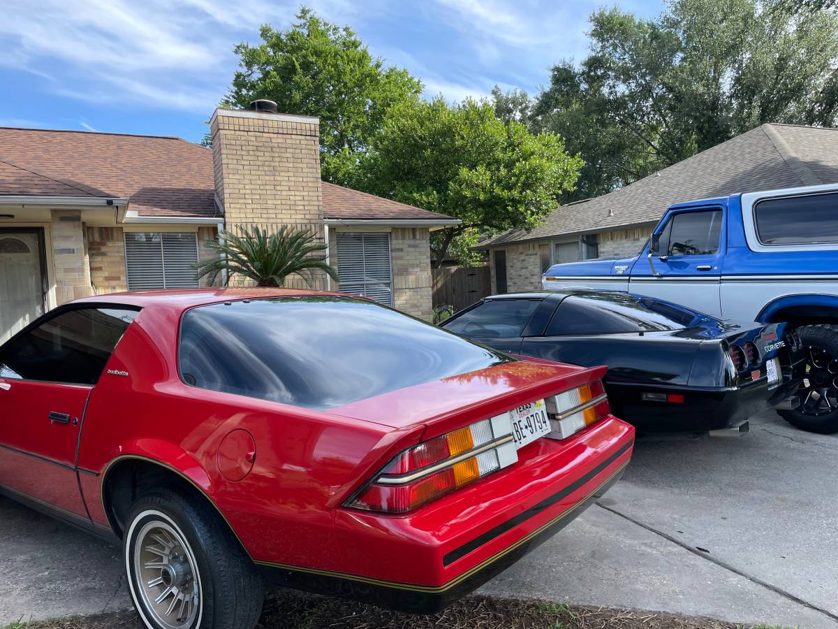 Chevy-camaro-1984-red-9
