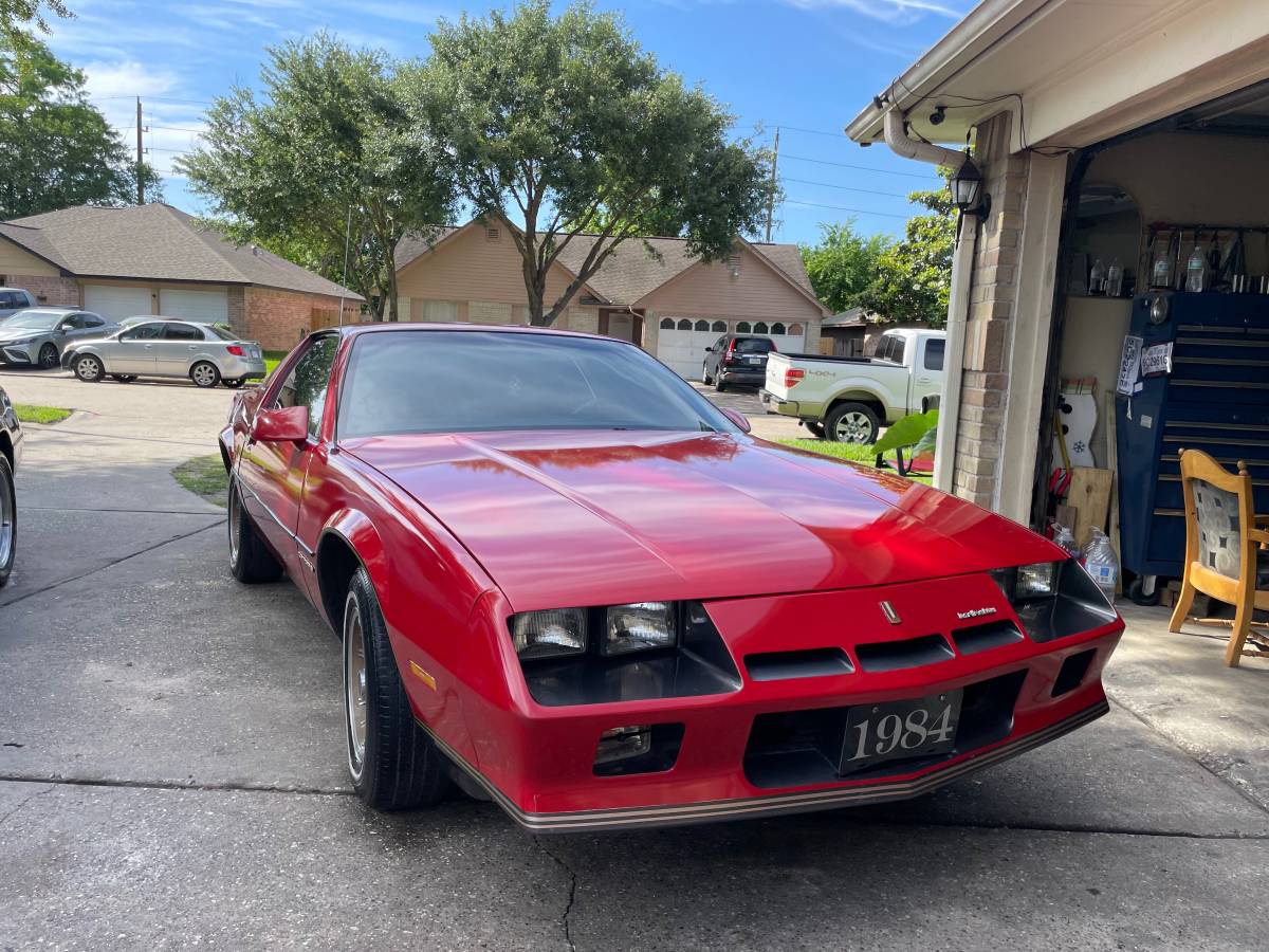 Chevy-camaro-1984-red