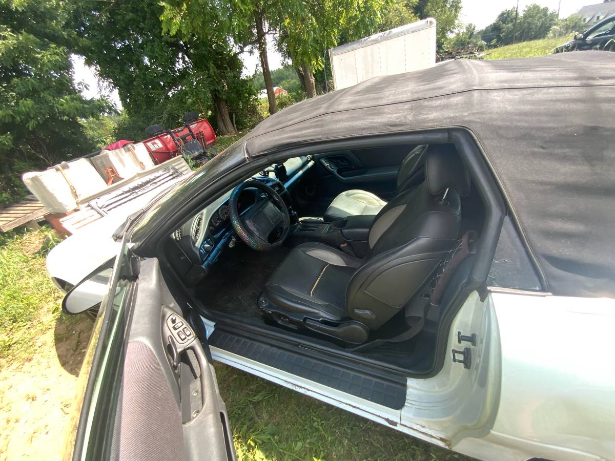 Chevy-camaro-1994-white-2