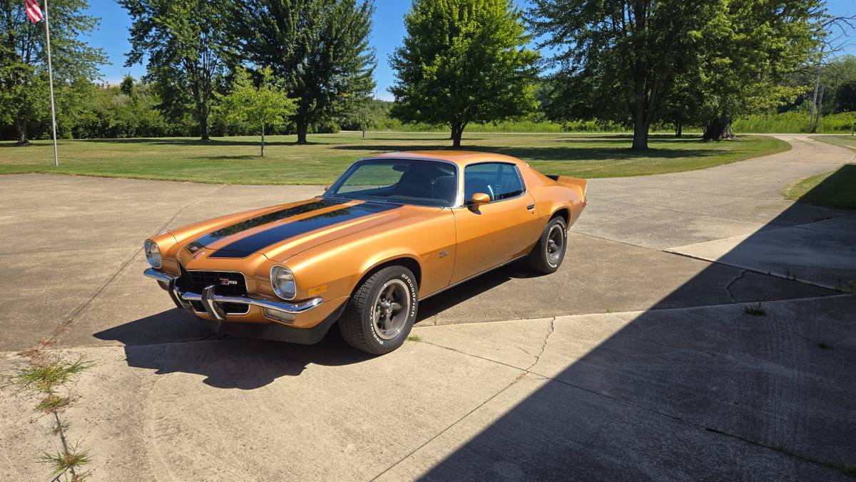 Chevy-camaro-z-28-1973-brown-16