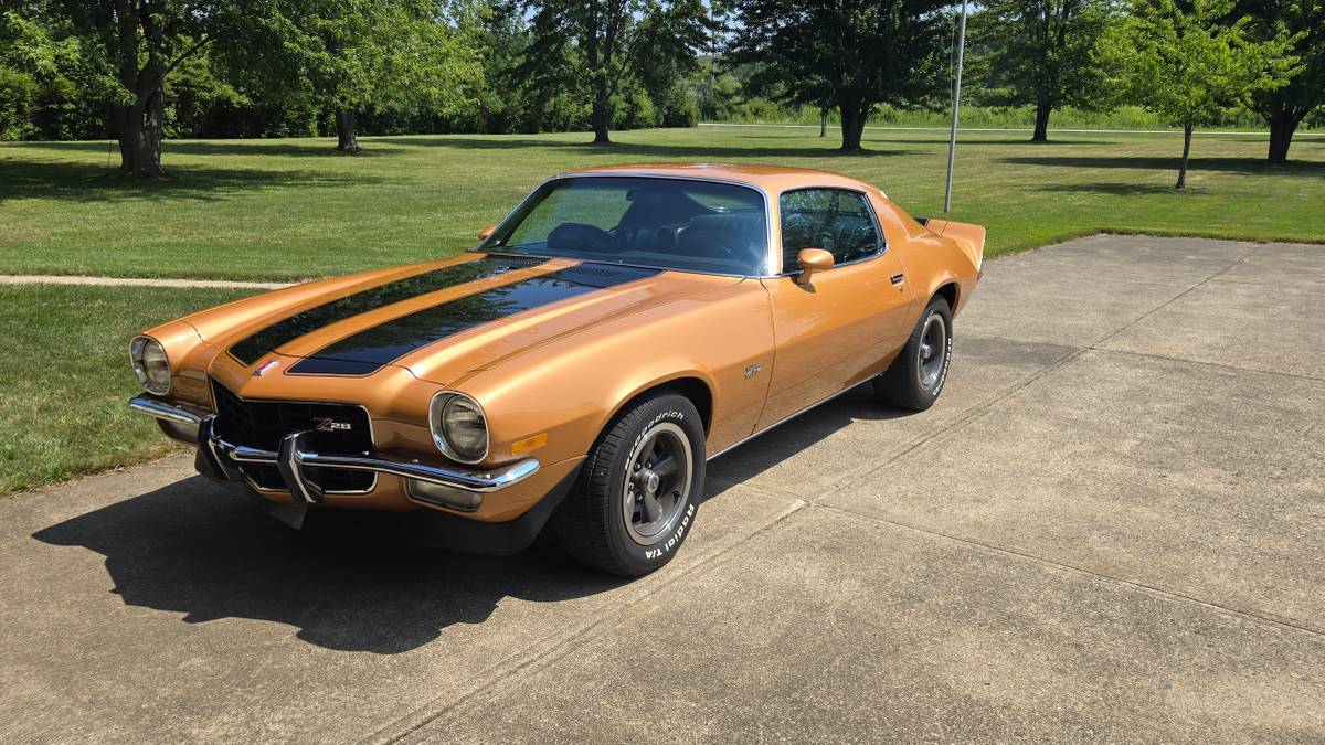 Chevy-camaro-z-28-1973-brown-17