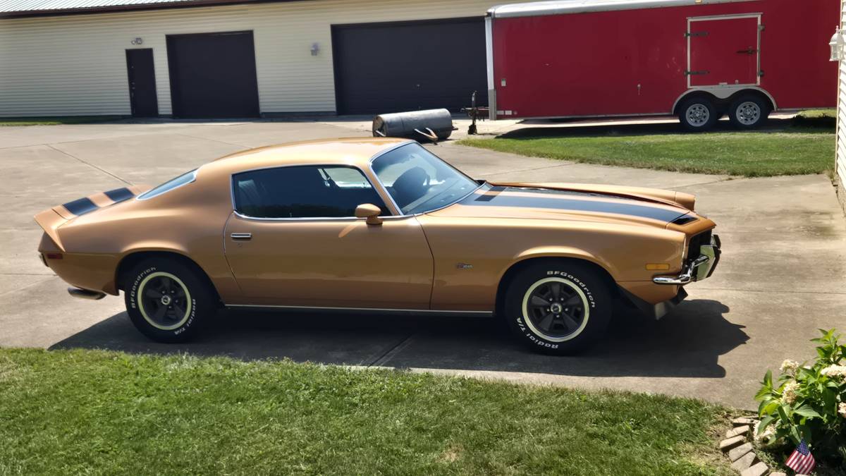 Chevy-camaro-z-28-1973-brown-4