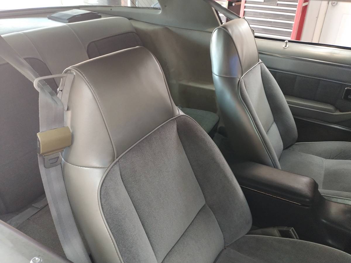 Chevy-camaro-z28-1981-grey-2