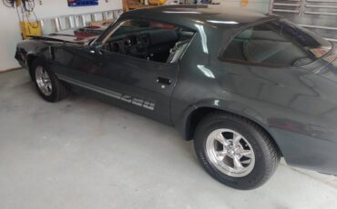 Chevy-camaro-z28-1981-grey