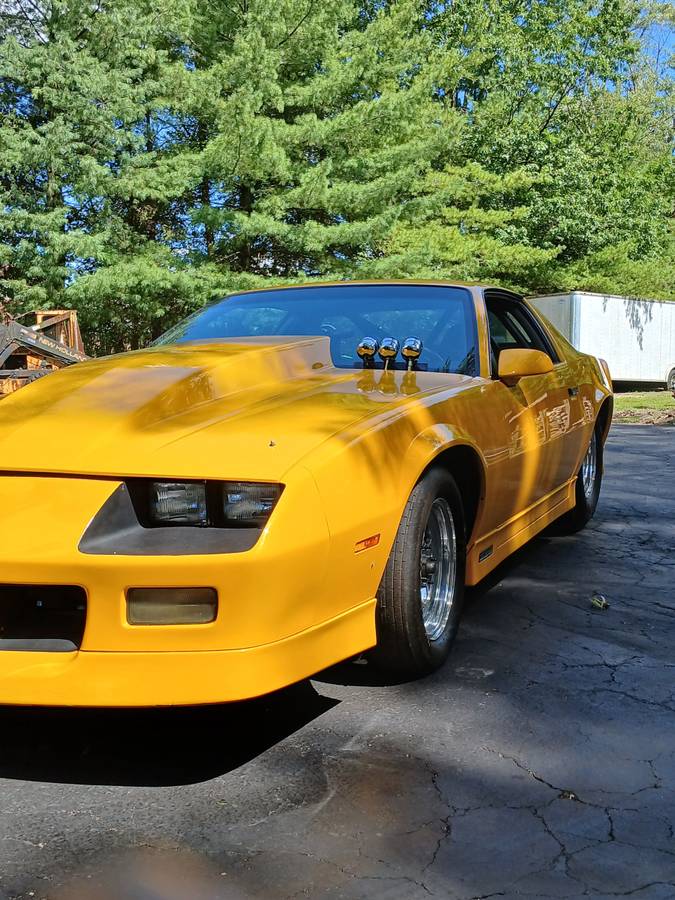 Chevy-camaro-z28-1985-yellow-1
