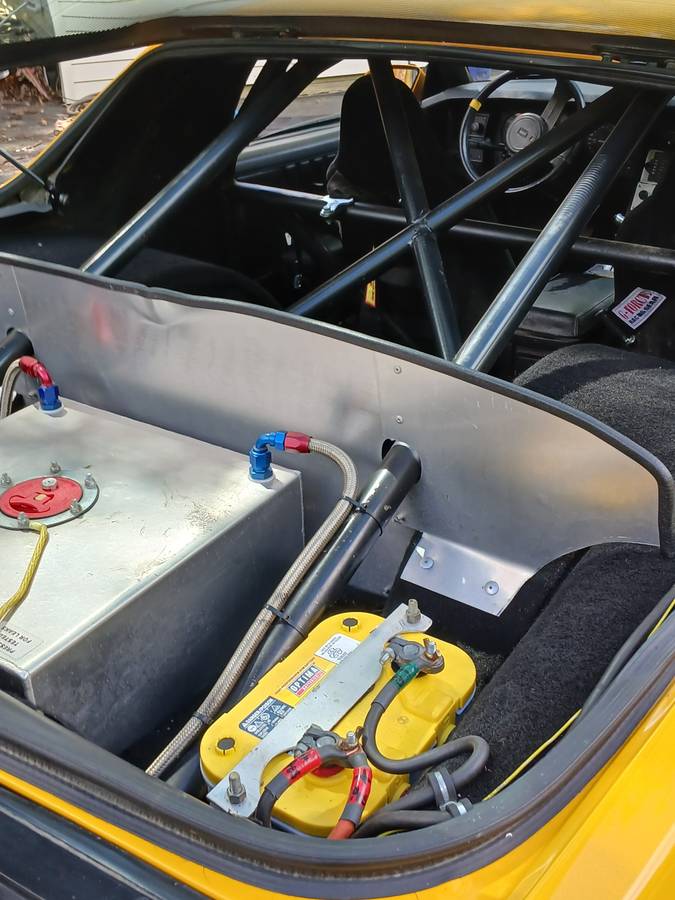 Chevy-camaro-z28-1985-yellow-10