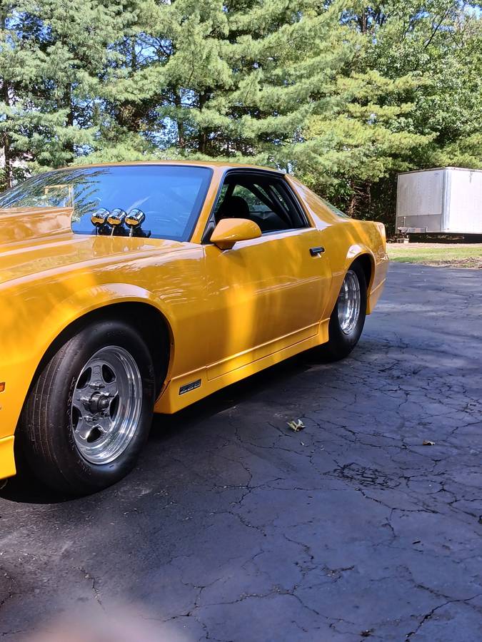 Chevy-camaro-z28-1985-yellow-2