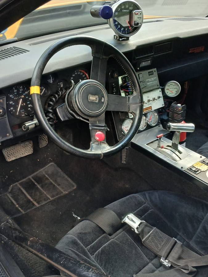 Chevy-camaro-z28-1985-yellow-22