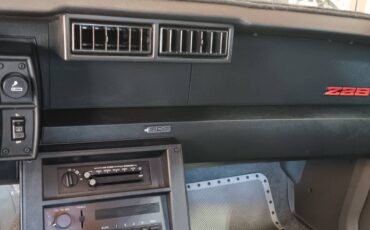 Chevy-camaro-z28-1986-silver-9