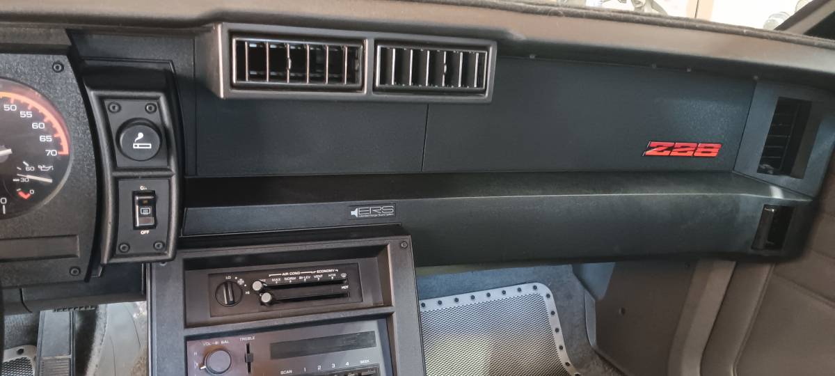 Chevy-camaro-z28-1986-silver-9