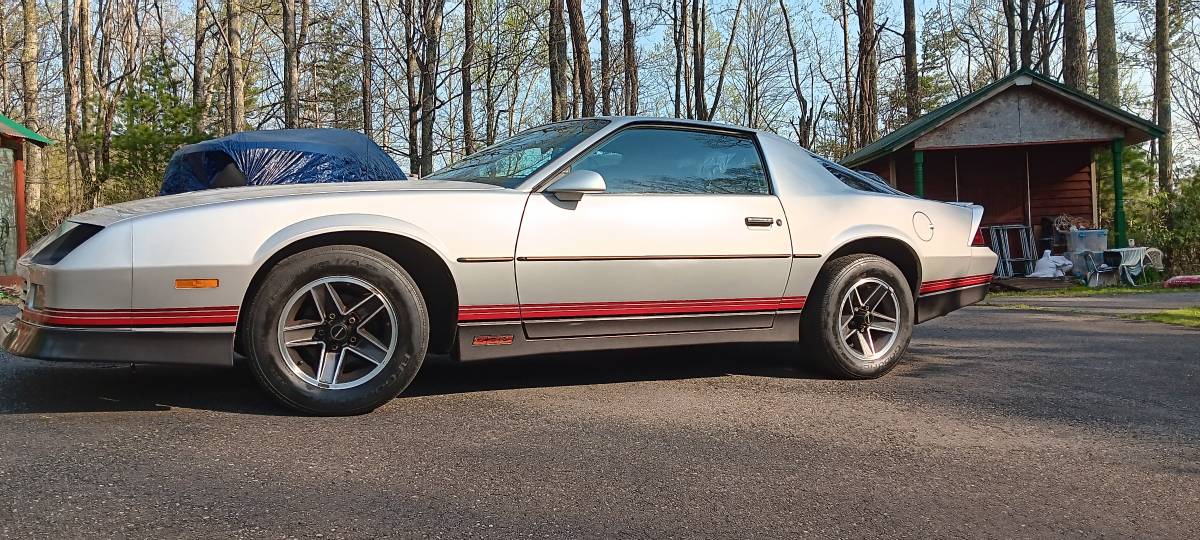 Chevy-camaro-z28-1986-silver
