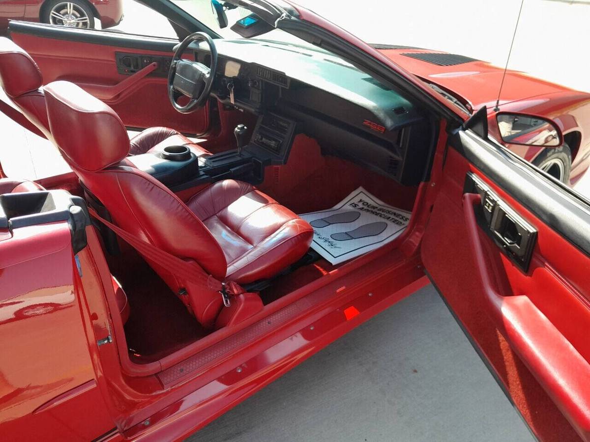 Chevy-camaro-z28-1991-21