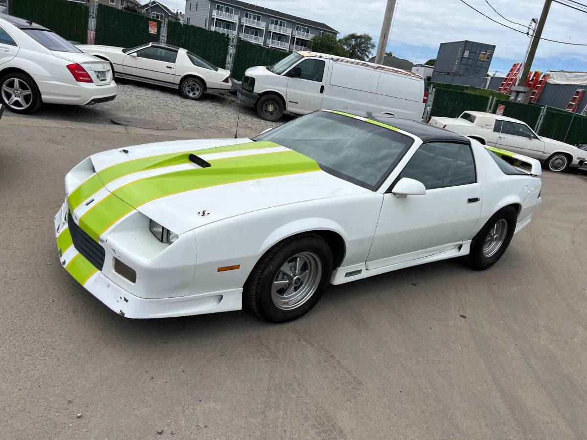 Chevy-camaro-z28-1991-white-10