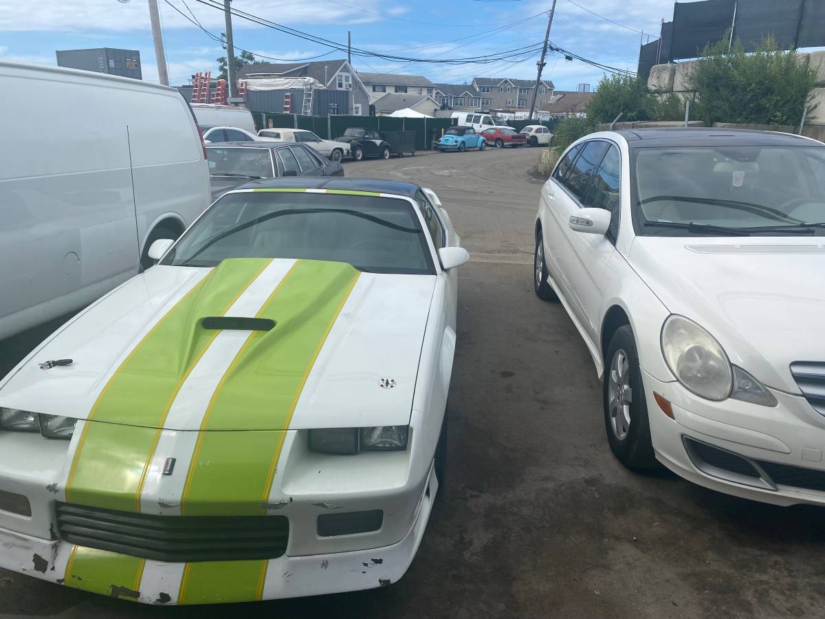 Chevy-camaro-z28-1991-white-11