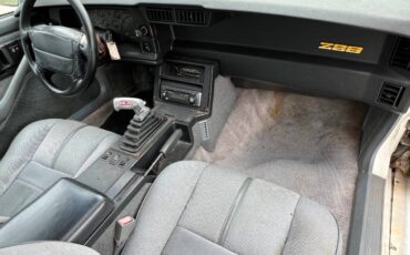 Chevy-camaro-z28-1991-white-17
