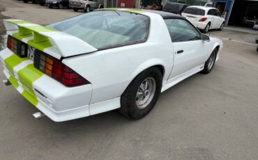 Chevy-camaro-z28-1991-white-4