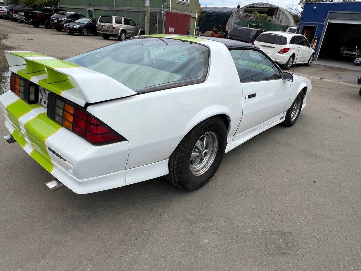 Chevy-camaro-z28-1991-white-4