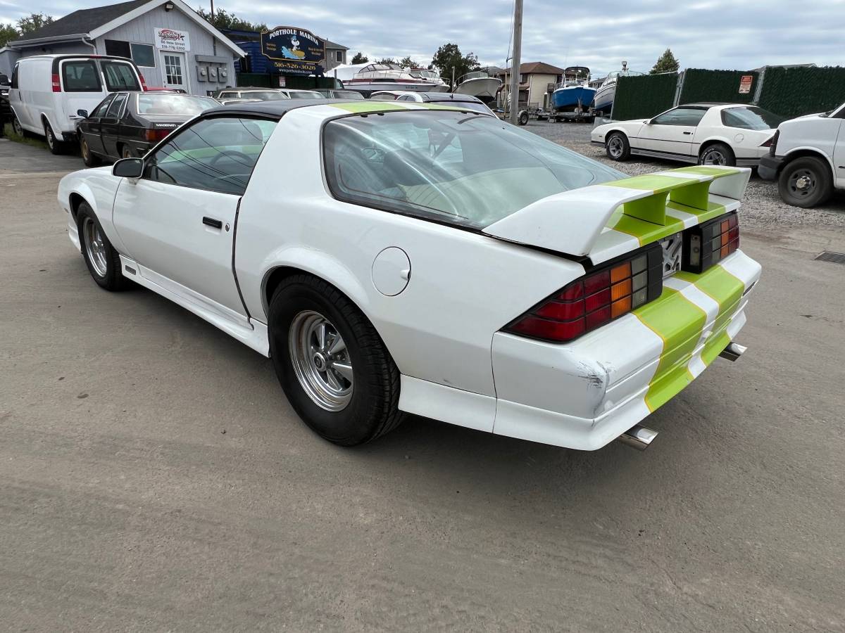 Chevy-camaro-z28-1991-white-5