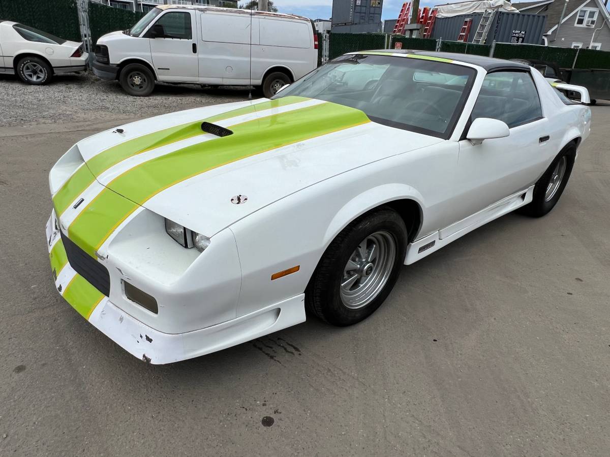 Chevy-camaro-z28-1991-white-7