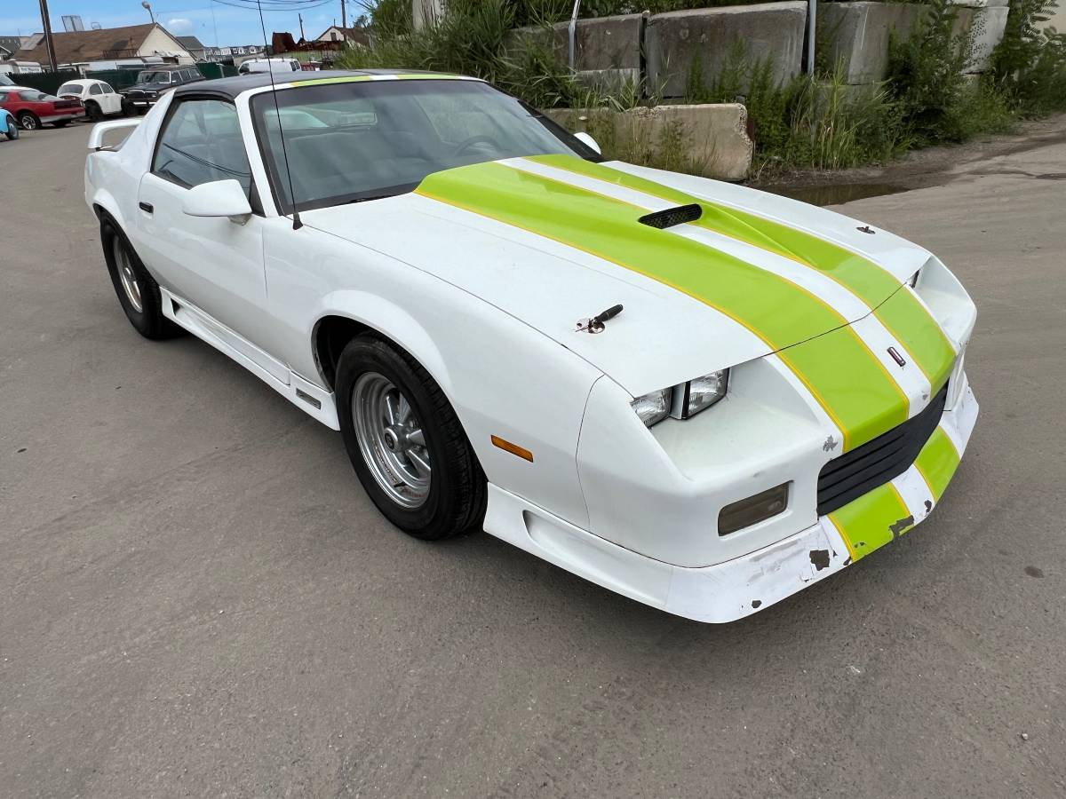 Chevy-camaro-z28-1991-white-8