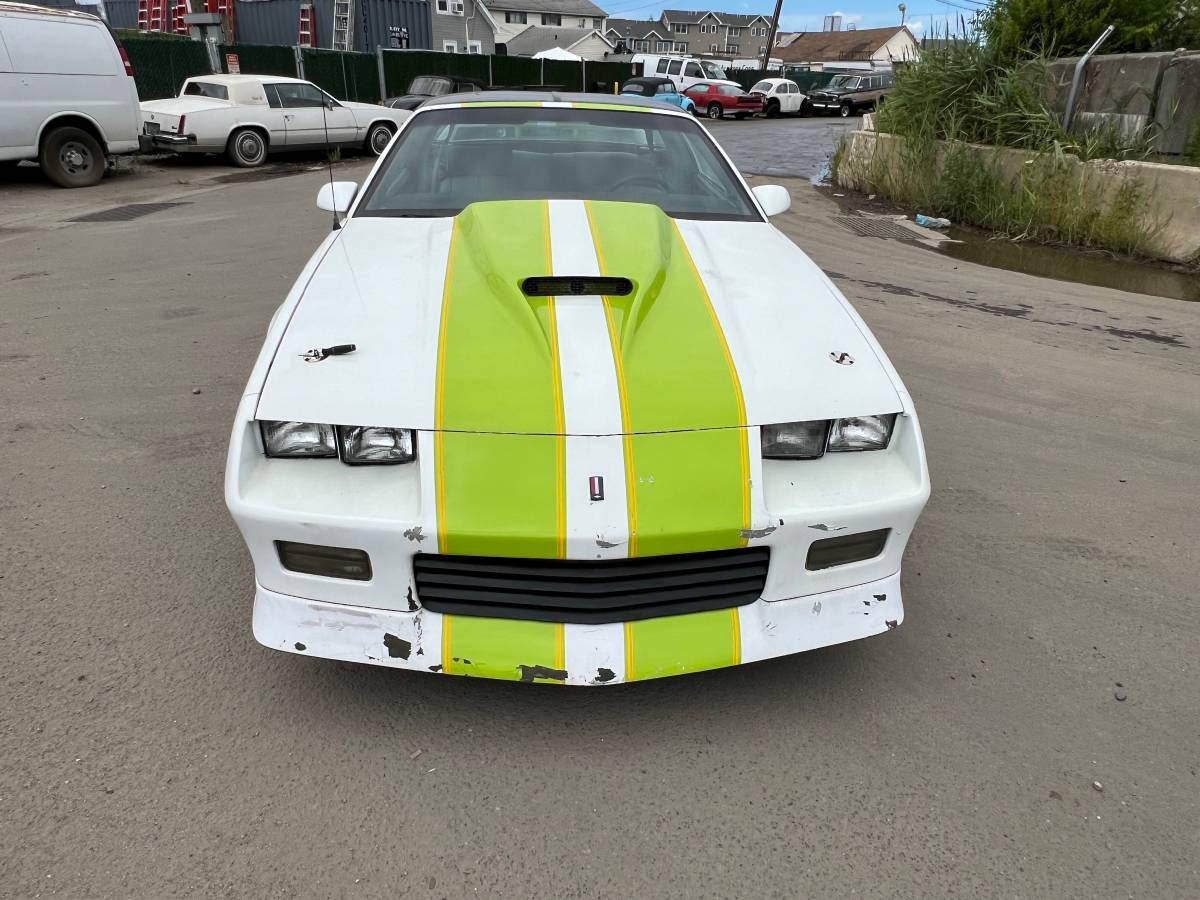Chevy-camaro-z28-1991-white-9