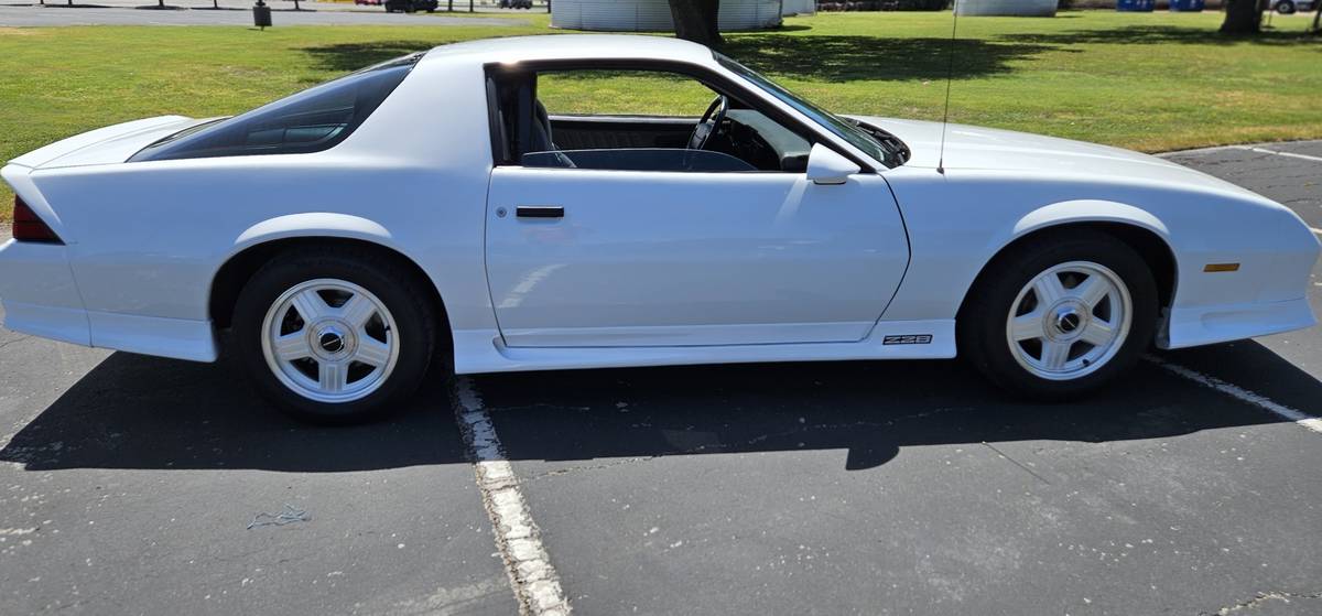 Chevy-camaro-z28-1992-white-1