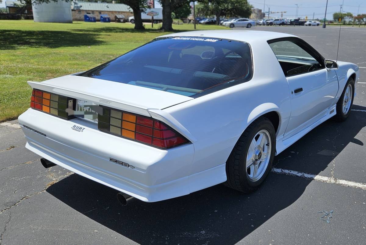 Chevy-camaro-z28-1992-white-4