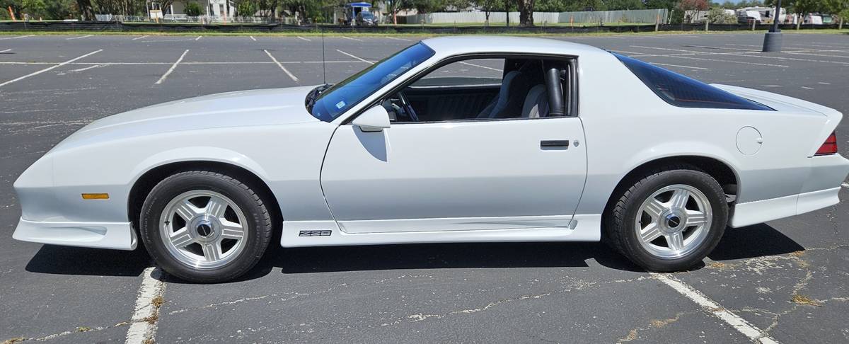 Chevy-camaro-z28-1992-white-5