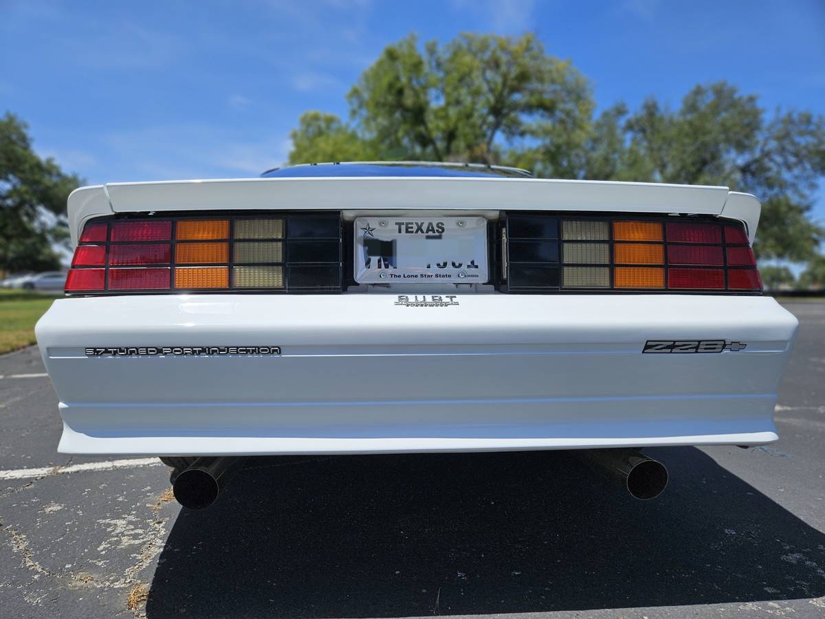 Chevy-camaro-z28-1992-white-6