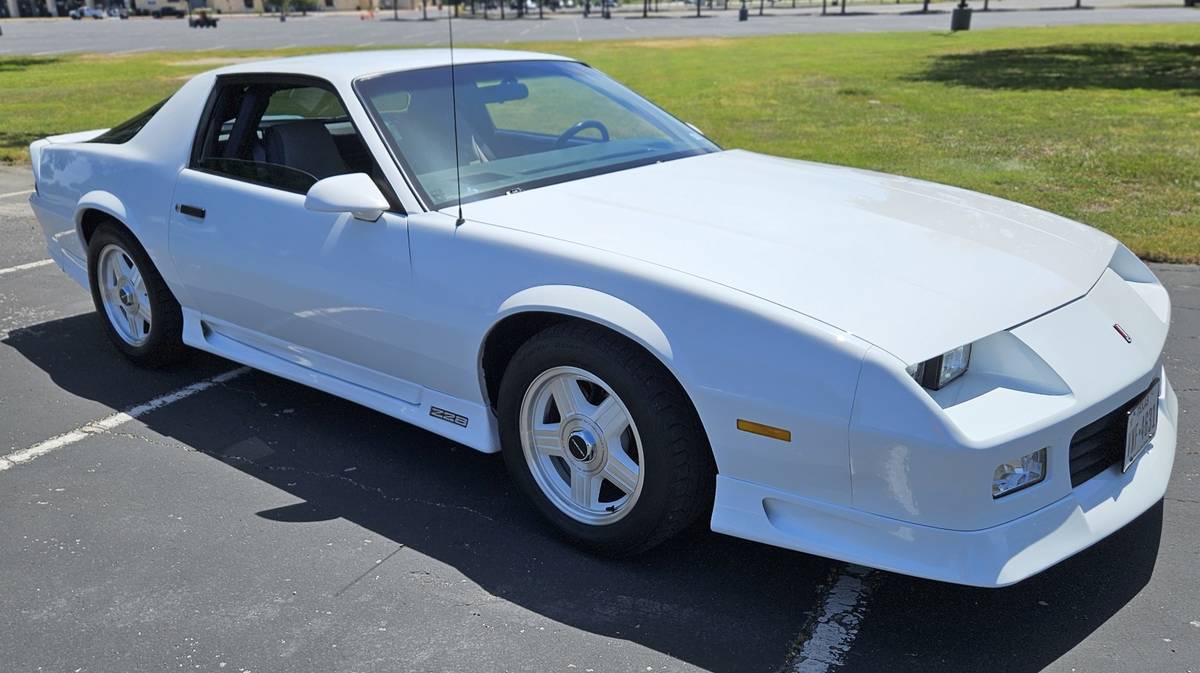 Chevy-camaro-z28-1992-white