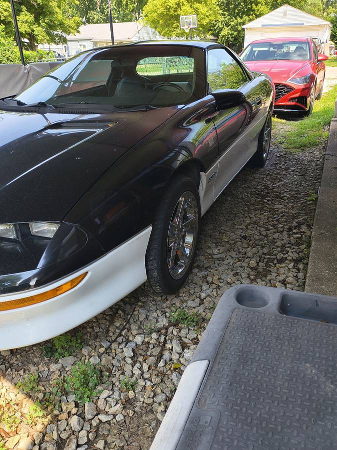 Chevy-camaro-z28-1993-black-9