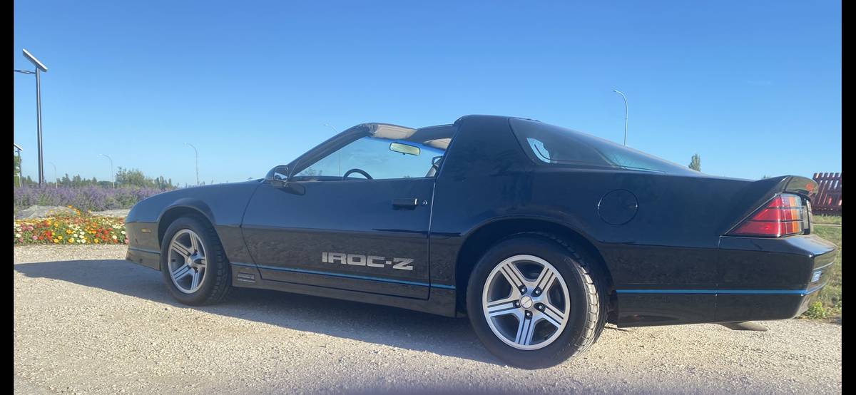 Chevy-camaro-z28-iroc-z-1988-black-3