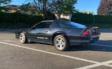 Chevy-camaro-z28-iroc-z-1988-black-4